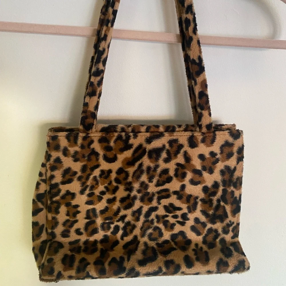 Y2K Fuzzy Cheetah Print Purse - Picture 3 of 4